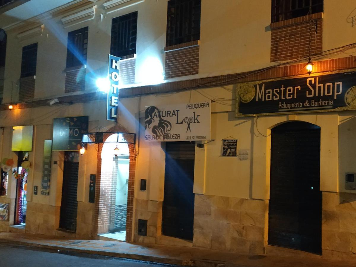 Hotel Dorado Real Фусагасуга Екстериор снимка