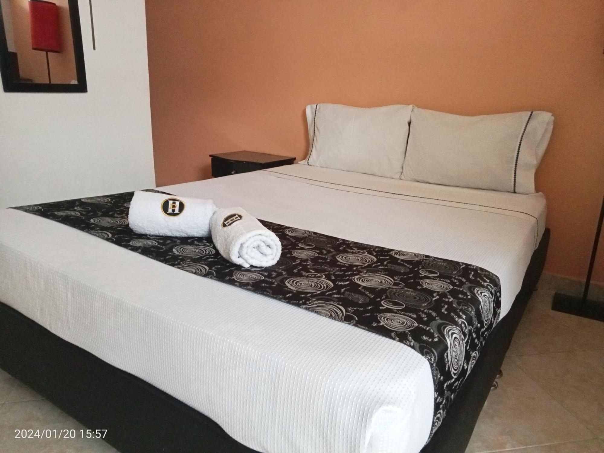 Hotel Dorado Real Фусагасуга Екстериор снимка
