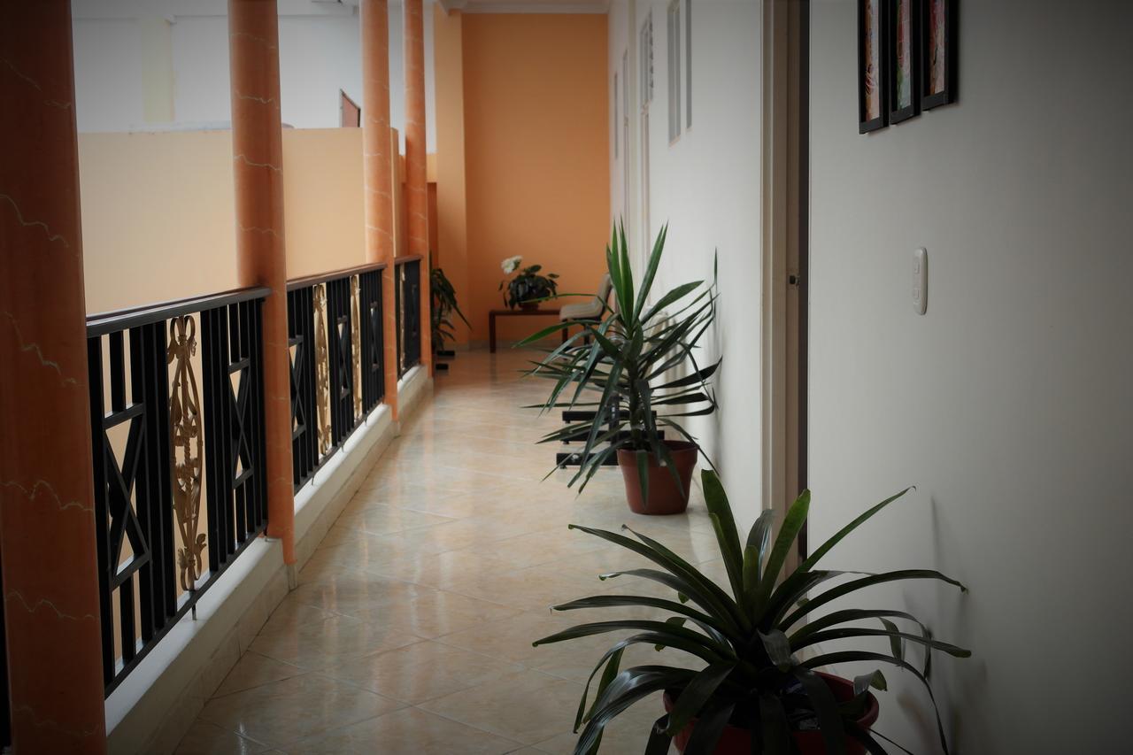 Hotel Dorado Real Фусагасуга Екстериор снимка